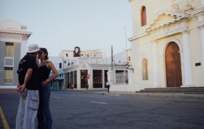 Momento romántico en Cienfuegos.