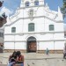 Prostitutas frente a la Iglesia. Paradojas colombianas.